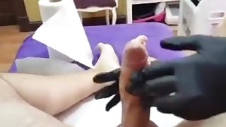 She can't resist during waxing - SpyHappyEnding.com